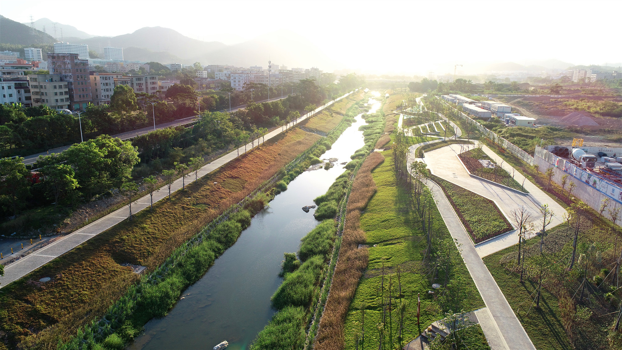 水清岸绿坪山河系列 03 陈永裕（拍摄）13428765030 2018年10月29日摄于坪山河上游_副本.jpg